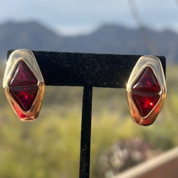 S.A.L SWAROVSKI Ruby Red Crystal Gold Tone EARRINGS - Picture 2 of 9